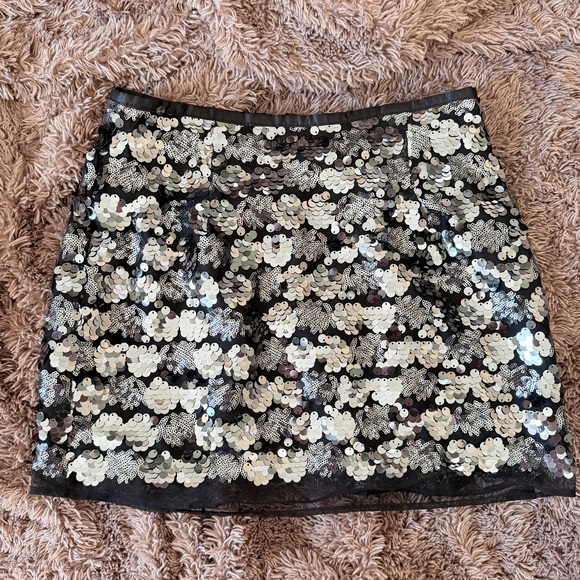 Forever 21 Dresses & Skirts - Forever 21 Silver sequin shimmer mini skirt